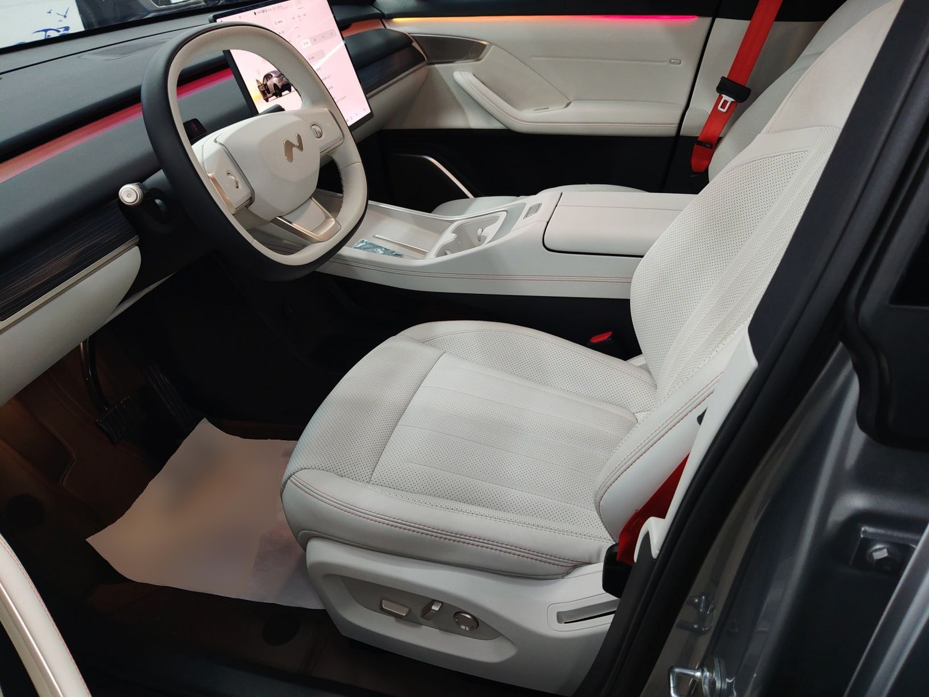 Переднее сиденье в автомобиле