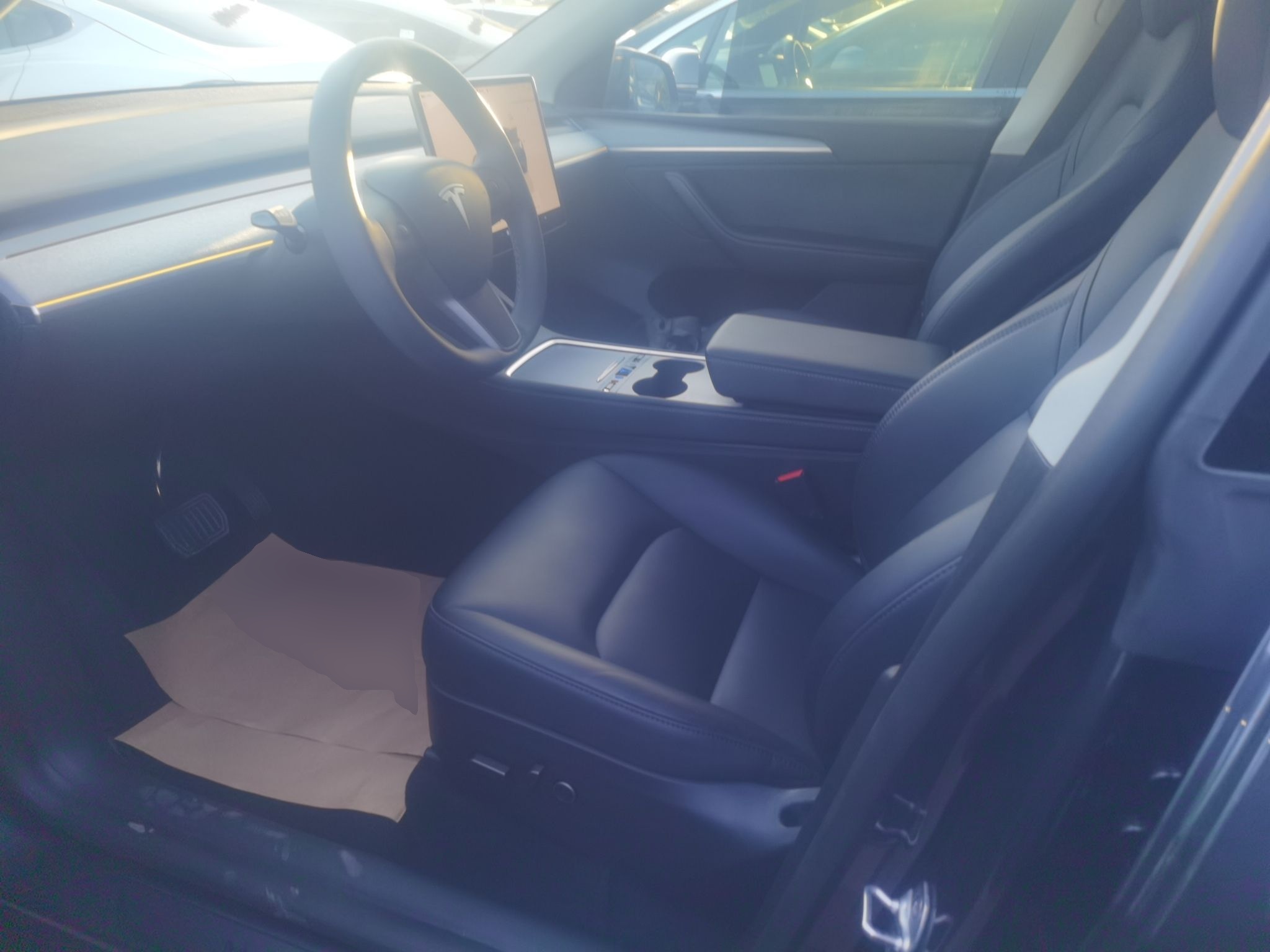 Переднее сиденье в автомобиле