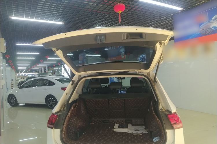 Used Volkswagen Tiguan L 2017 330TSI Automatic Two-Wheel Drive Comfort Edition Trunk