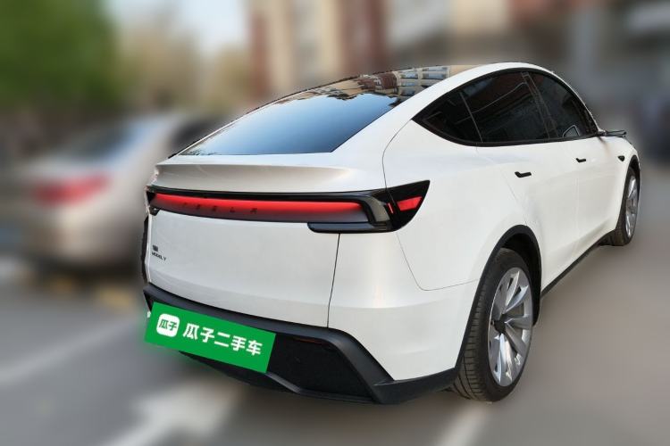 Used Tesla Model Y 2025 Rear-Wheel-Drive Version