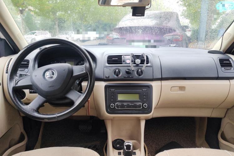 Used Skoda Fabia 2014 1.4L Automatic Crystal Edition
