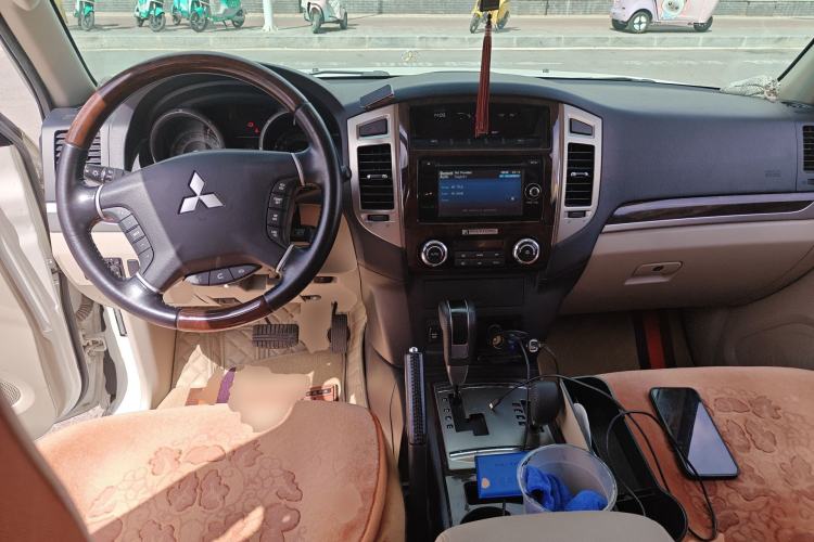 Used Mitsubishi Pajero  Center Console