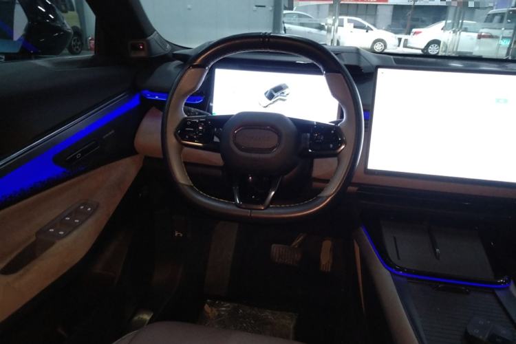 Used Lynk & Co 08 EM-P 2025 220 km All-Wheel-Drive Performance Halo