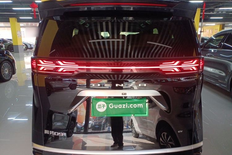 Used Denza D9 2022 EV 600 Four-Wheel Drive Flagship Model