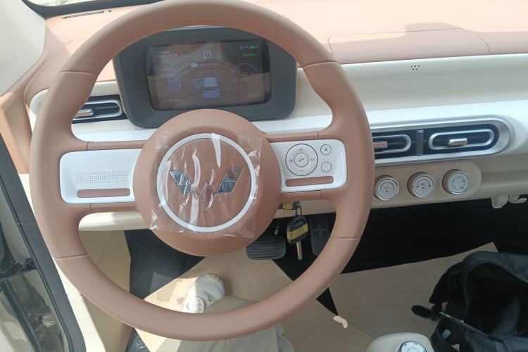 Used Wuling Hongguang MINIEV 2024 3rd Generation 215km Youth Edition Center Console