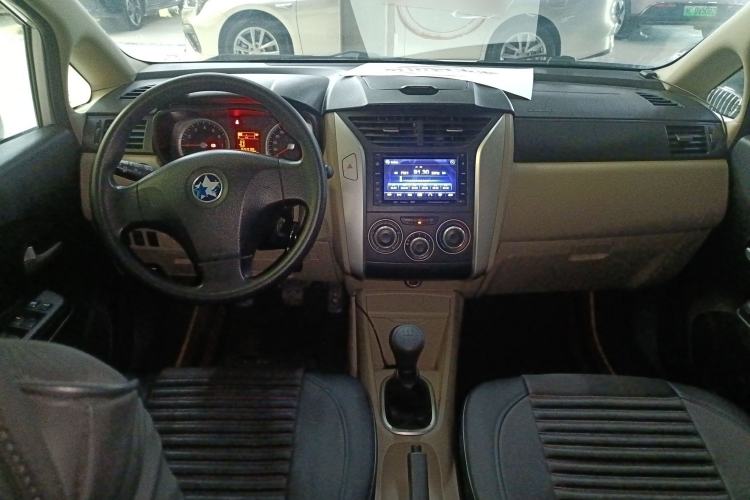 Used Venucia R50 2013 1.6L Manual Fashion Edition Center Console