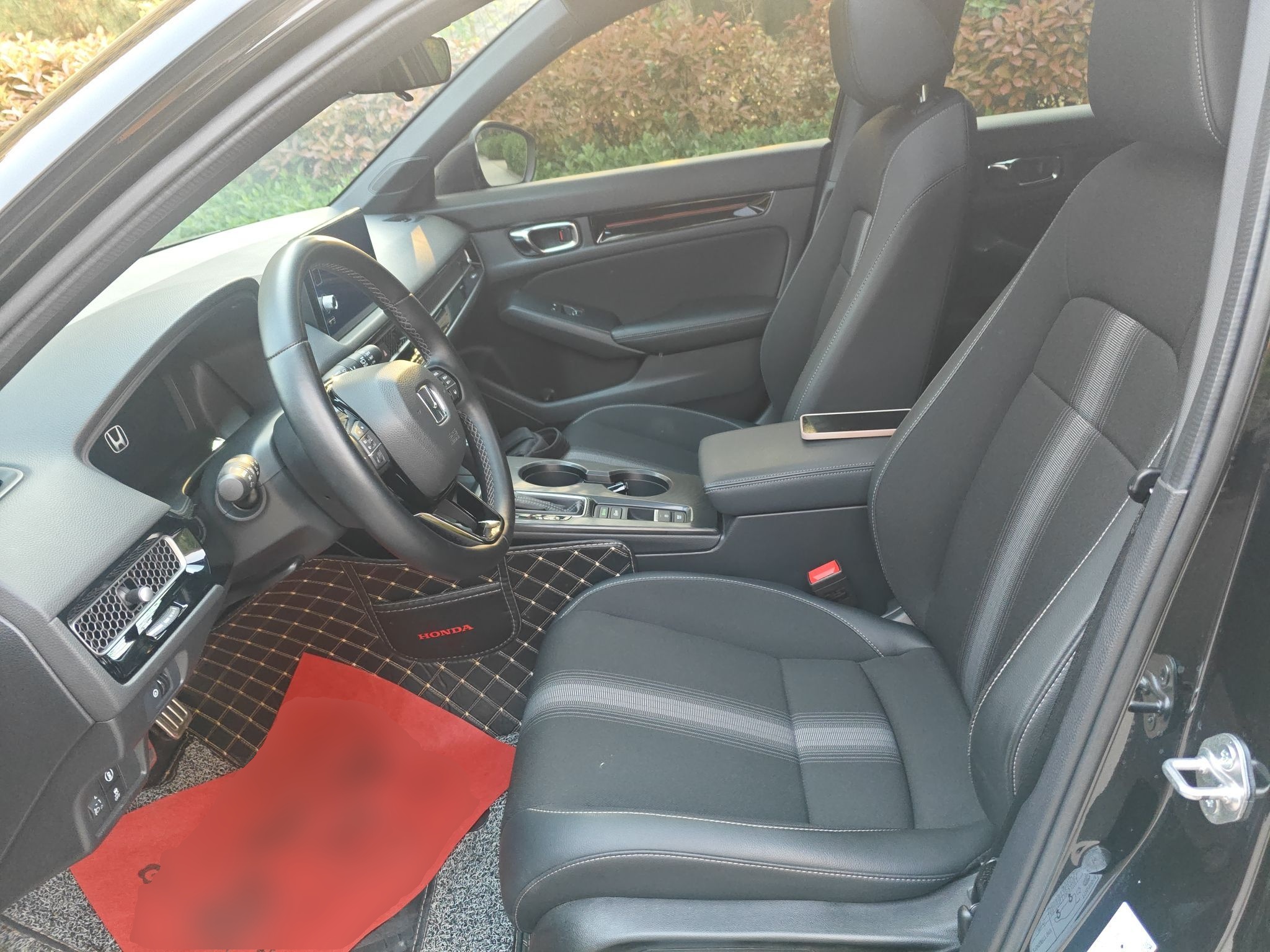 المقاعد الأمامية داخل السيارة