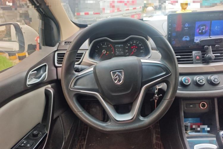 Used Baojun 310W 2017 1.5L Manual Comfort Version China V Steering Wheel