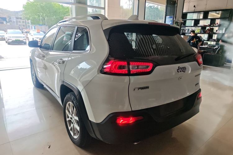 Used Jeep Cherokee 2016 2.0L Superior Edition

