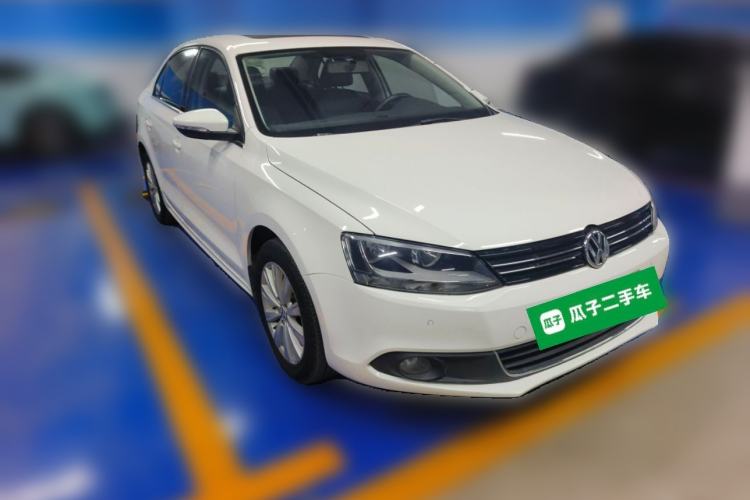 Used Volkswagen Sagitar 2014 1.4TSI Automatic Luxury Model Front Right 45 Deg