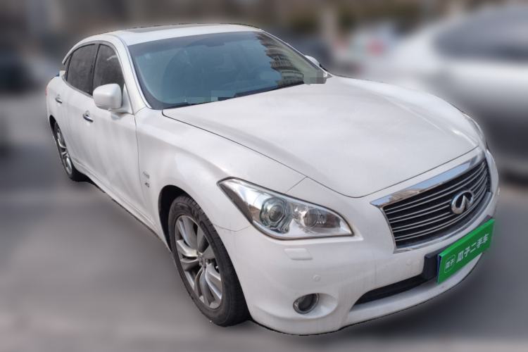 Used Infiniti Q70 2013 Q70L 2.5L Elegance Edition Front Right 45 Deg