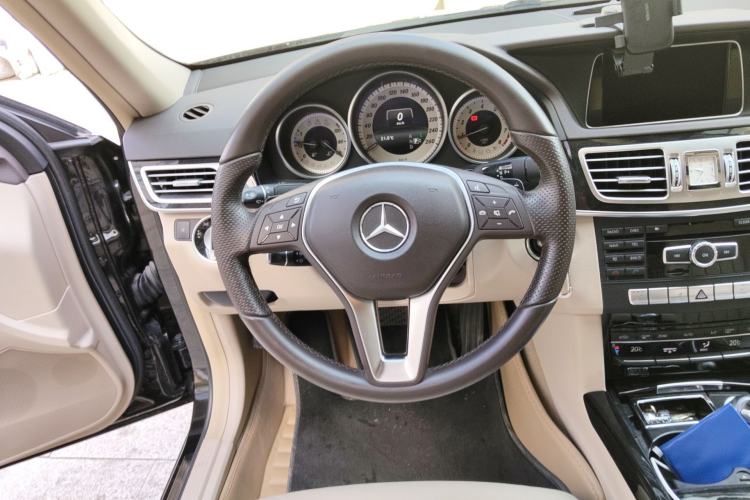 Used Mercedes-Benz E-Class 2014 Restyled E 300 L Sport Edition Steering Wheel