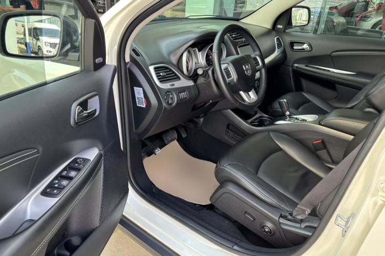 Used Dodge Journey 2013 2.4L Two-Wheel Drive Luxury Version
