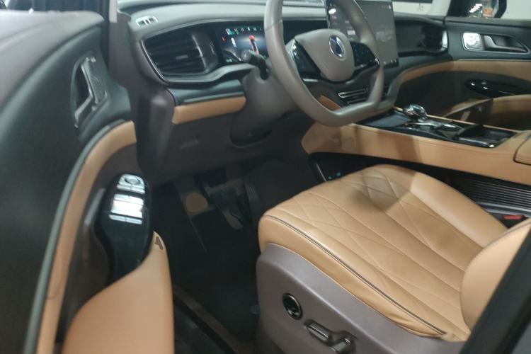 Used Denza D9 2022 DM-i 970 Four-Wheel Drive Prestige Model
