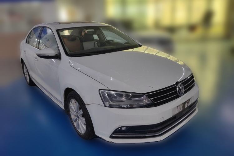 Used Volkswagen Sagitar 2015 230TSI Automatic Comfort Version Front Right 45 Deg