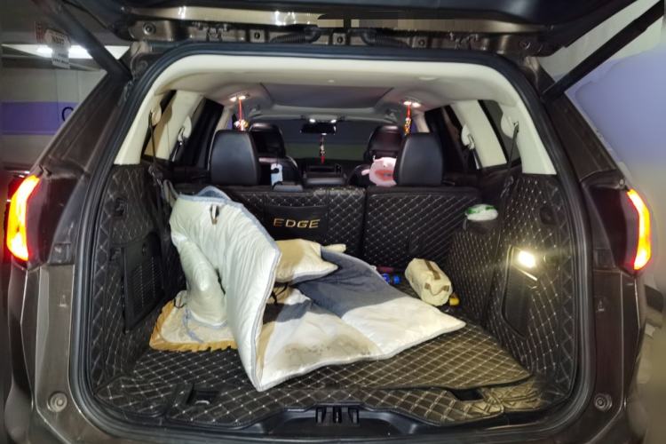 Used Ford Edge 2015 2.7T GTDi 4x4 Sporty 7-Seater Trunk