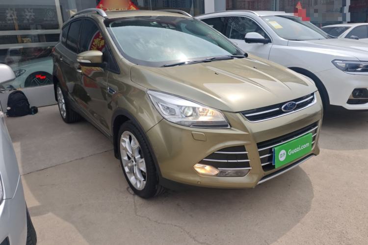 Used Ford Kuga 2015 2.0L GTDi Four-Wheel-Drive Sport Model Front Right 45 Deg