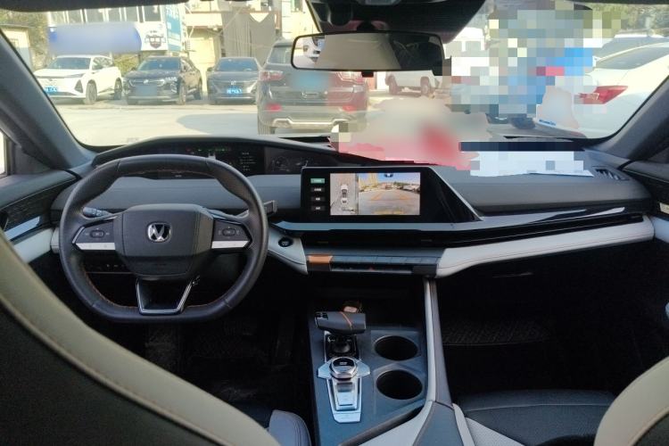 Used Changan UNI-V iDD 2024 Blue Whale Smart Electric iDD 136km ZhiKu Model
