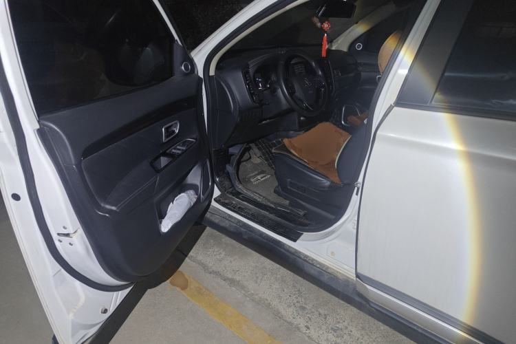 Used Mitsubishi Outlander 2019 2.0L Two-Wheel Drive Comfort Edition 5 Seats China VI Standard Driver Seat