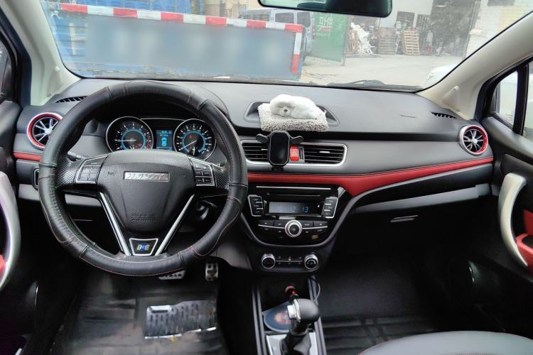 Used Haval H1 2016 Revised Version Blue Badge 1.5L AMT Standard Edition Center Console