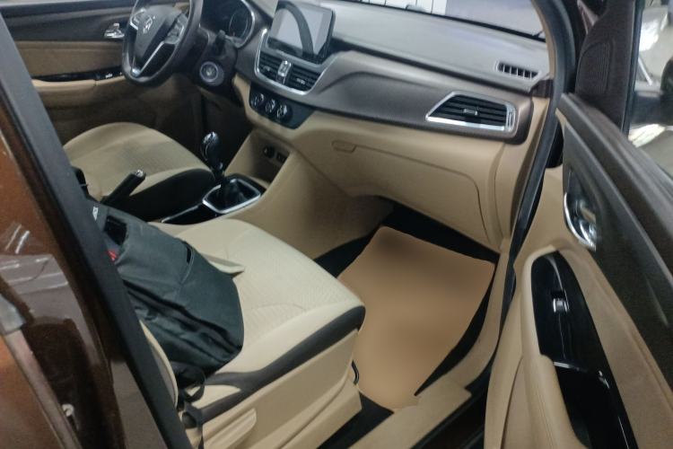 Used Baojun 730 2017 1.5T Manual Fashion Version 7 Seats China V Emission Standard
