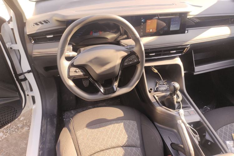 Used Roewe i5 2026 Model 1.5L Manual Comfort Version Steering Wheel