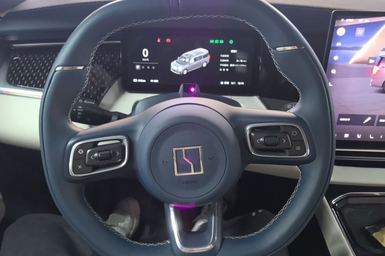 Used Zeekr 009 2024 Six-Seat Executive Version 4WD 108 kWh Steering Wheel