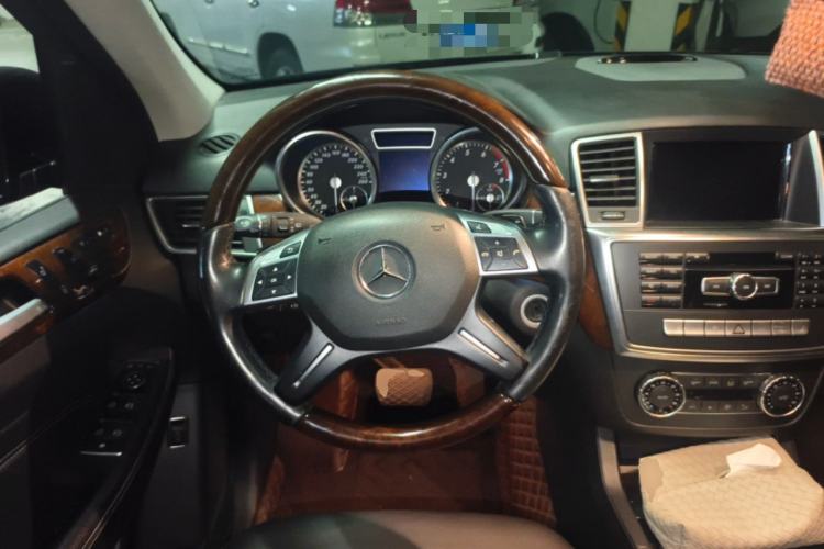 Used Mercedes-Benz M-Class 2014 ML 400 4MATIC Luxury Model Steering Wheel