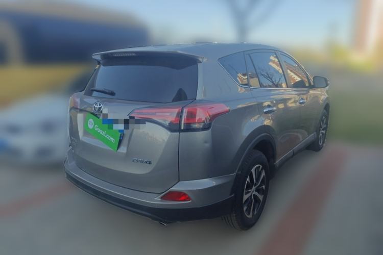 Used Toyota RAV4 2016 2.0L CVT Two-Wheel Drive Fashion Edition China V Standard Rear Right 45 Deg