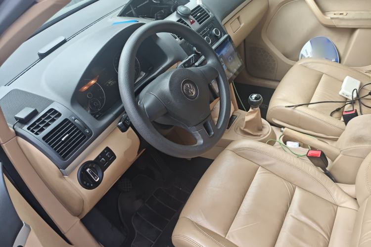 Used Volkswagen Touran 2011 1.4T Manual Zhiya Edition 5 Seats Steering Wheel