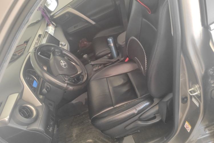 Used Toyota RAV4 2015 2.0L CVT Two-Wheel Drive Fashion Edition
