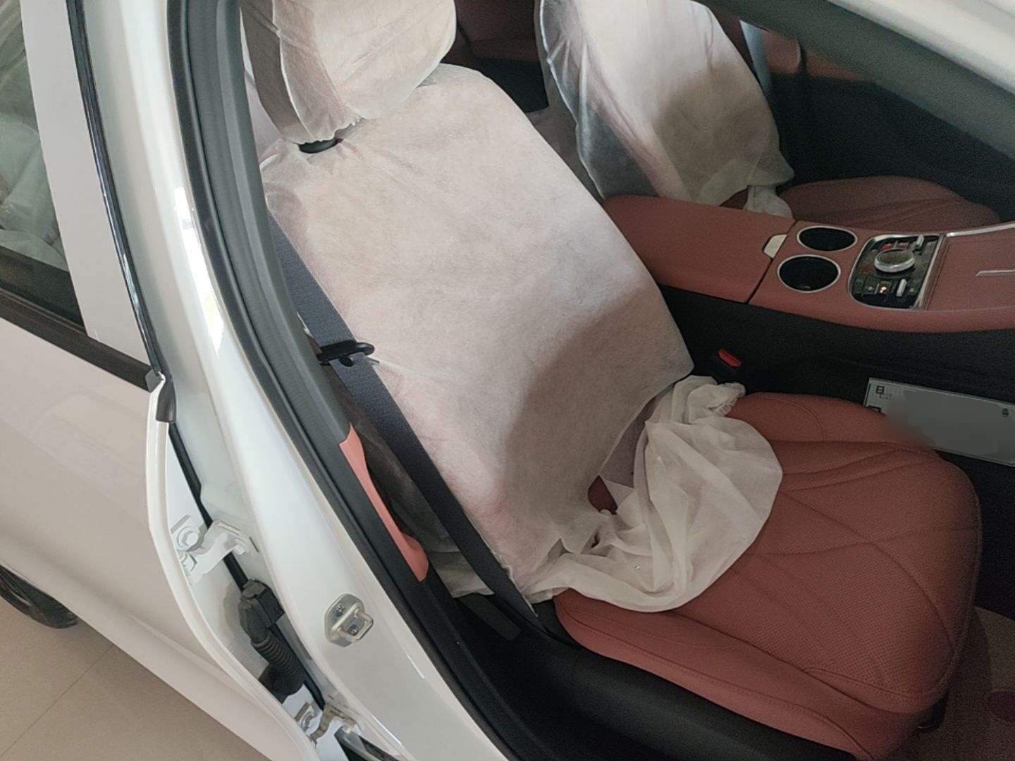 Geely Galaxy L6 2025 EM-i 140km Explorer+ Edition — снимка 19
