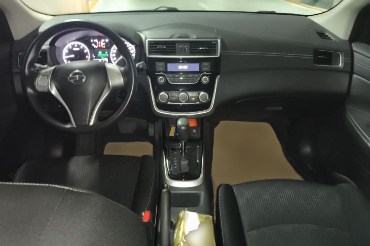 Used Nissan Tiida 2016 1.6L CVT Cool Dynamic Edition Center Console