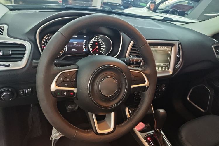 Used Jeep Compass 2017 200T Automatic Family Edition Center Console