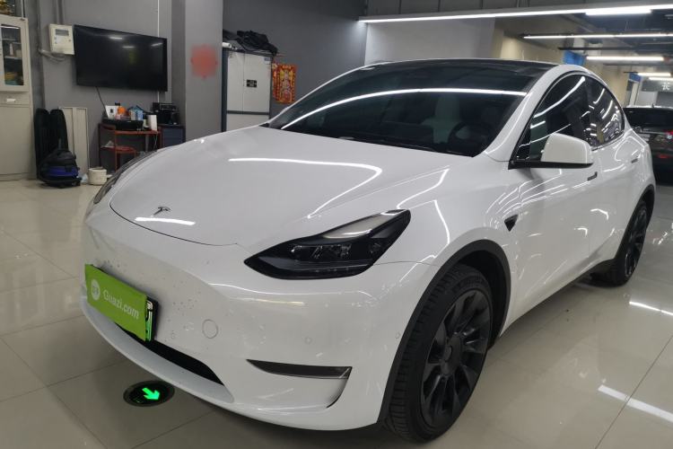 Used Tesla Model Y 2023 Long-Range All-Wheel-Drive Version