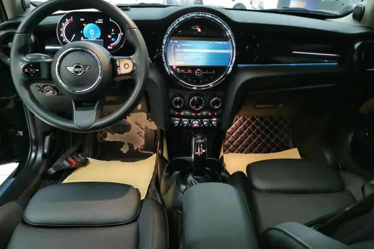 Used MINI MINI 2023 Updated 1.5T COOPER Artist Five-Door Edition
