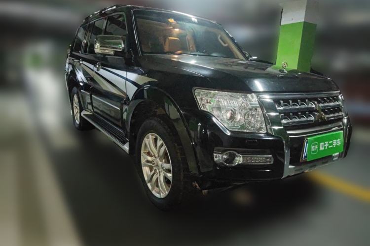 Used Mitsubishi Pajero  Front Right 45 Deg