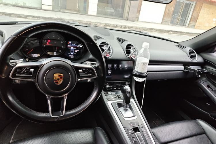 Used Porsche 718 2018 Boxster 2.0T Center Console