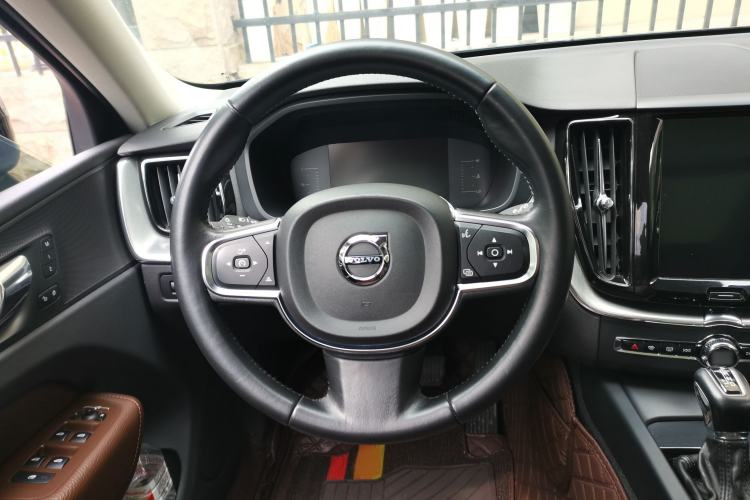 Used Volvo XC60 2019 T5 4x4 Smart Edition China VI Standard