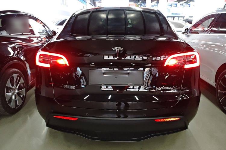 Used Tesla Model Y 2023 Long-Range All-Wheel-Drive Version