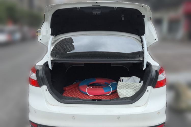 Used Ford Focus 2012 Sedan 1.6L Manual Comfort Model Trunk