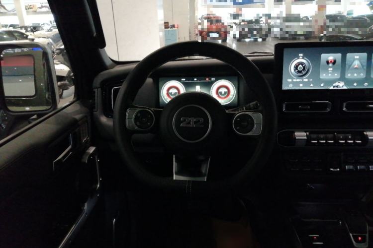 Used 212 T01 2024 2.0T Explorer
