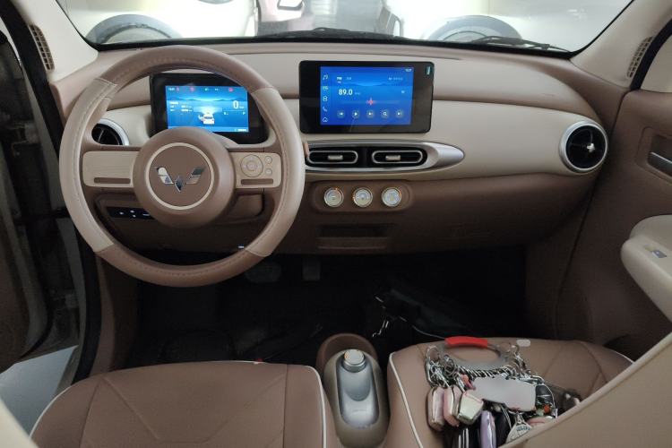 Used Wuling Hongguang MINIEV 2025 Four-Door Version Zhenxiang+ Edition Center Console