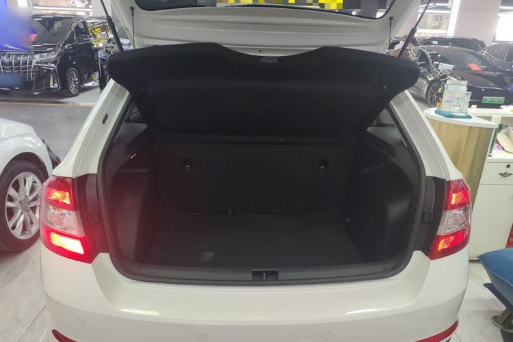 Used Skoda Rapid Spaceback 2018 1.6L Automatic Standard Edition
