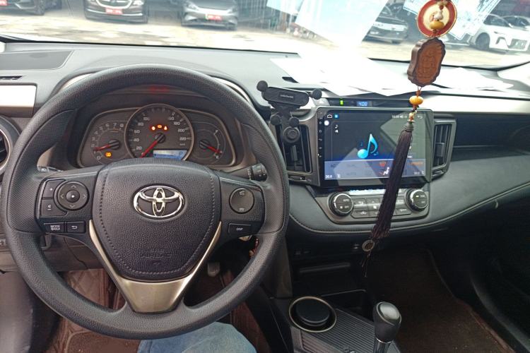 Used Toyota RAV4 2015 2.0L CVT Two-Wheel Drive Fashion Edition