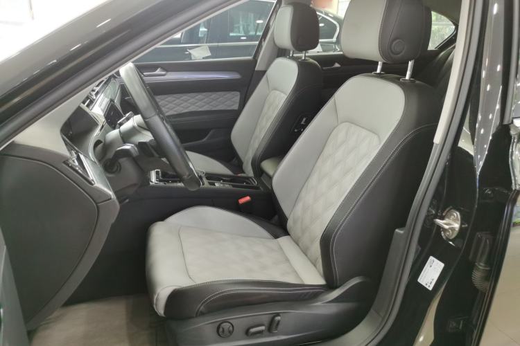 Used Volkswagen Magotan 2023 2 Million Units Limited Edition 330TSI DSG Leading Version
