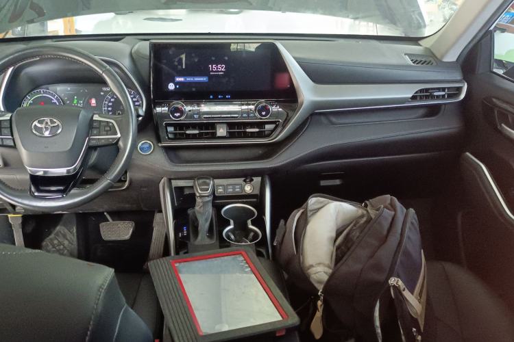 Used Toyota Highlander 2022 Dual-Engine 2.5L Two-Wheel Drive Prestige Edition 7-Seater Center Console