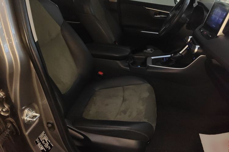 Used Toyota RAV4 2022 2.0L CVT 4x4 Style Plus Edition
