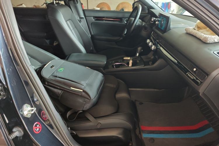 Used Honda Civic 2022 240TURBO CVT Dynamic Edition Right Front Seat