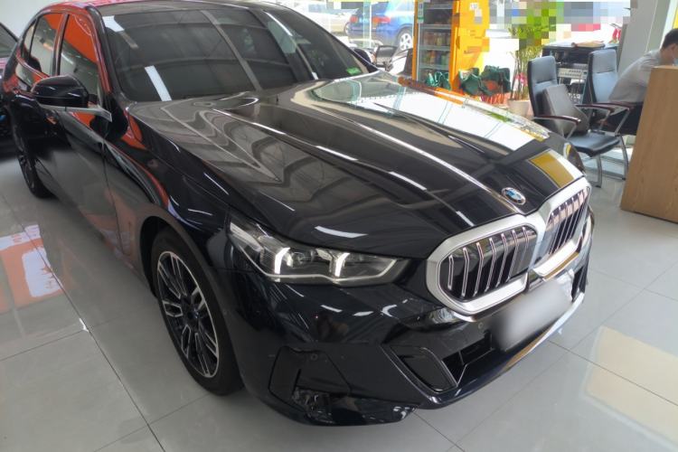 Used BMW 5 Series 2025 525Li M Sport Package Front Right 45 Deg